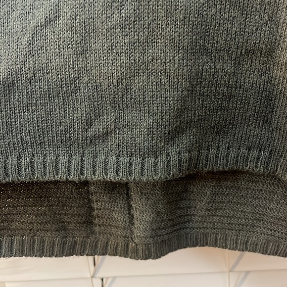 Merona V-Neck Gray Sweater with detailed stitching on rear. Size Small. - Picture 8 of 9